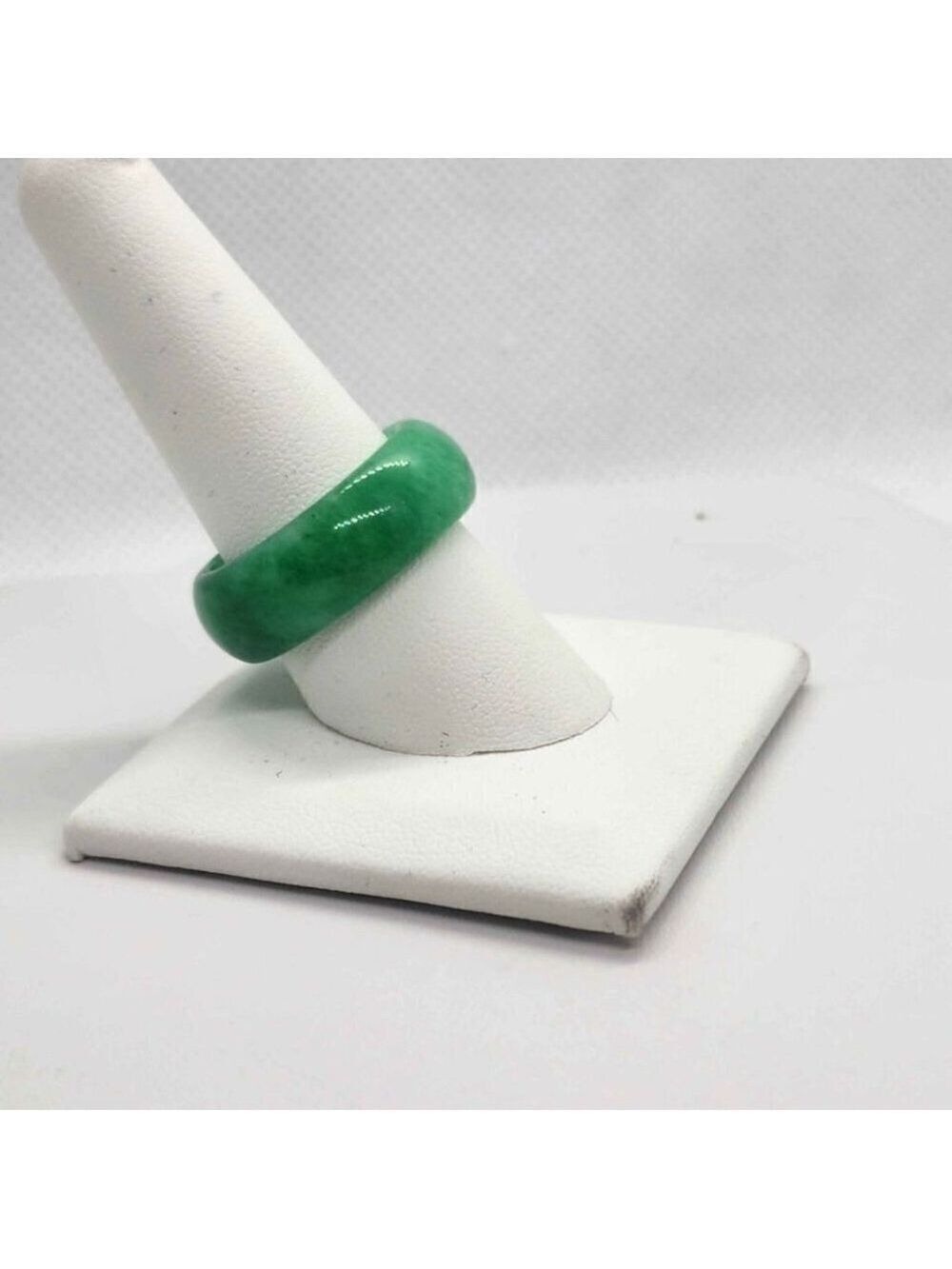 Brand New Jade Ring – Elegant & Timeless - Picture 2 of 4